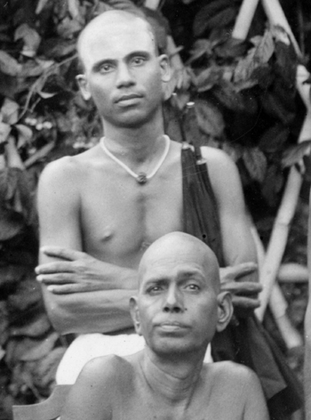 Annamalai Swami standing behind Bhavavan