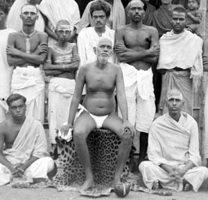 Annamalai Swami, top left, with Bhagavan in the 1930s