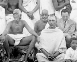 Maurice Frydman (right, in the suit) sitting with Bhagavan