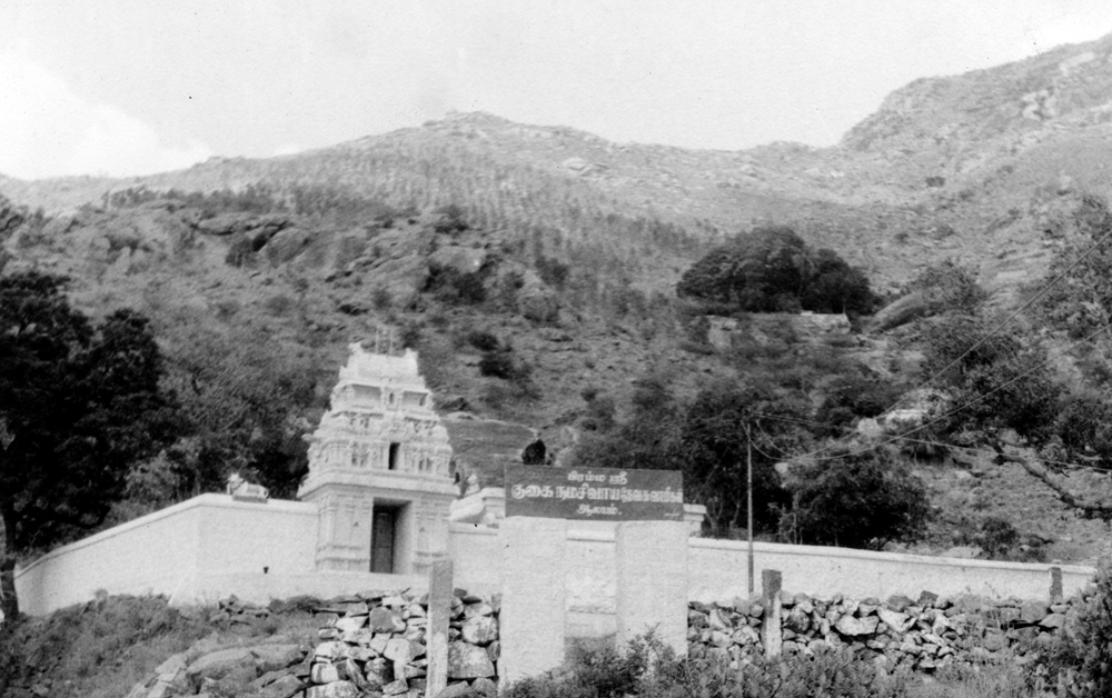 The Guhai Namasivaya Temple with Arunachala in the background. The dark clump of tree further up the slop on the right marks the location of Skandashram