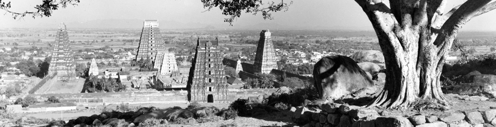 The gopurams of the Arunachaleswara Temple, taken from Guhai Namasivaya Temple