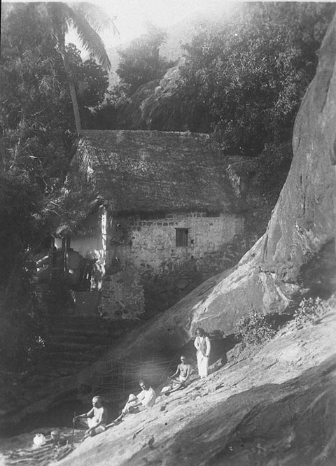 The-original-hut-at-Skandas.jpg