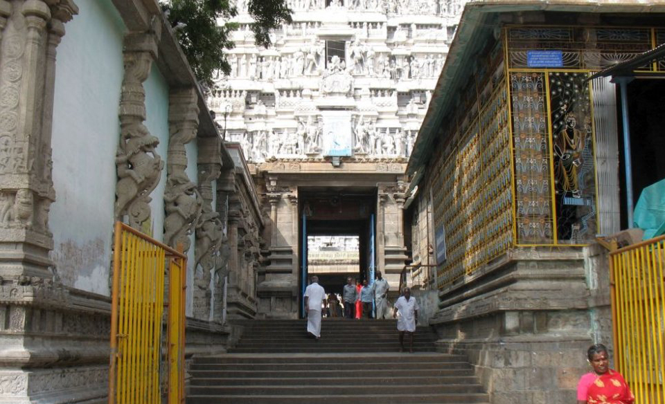 The entrance to the Vallalan Gopuram in the Arunachaleswara Temple