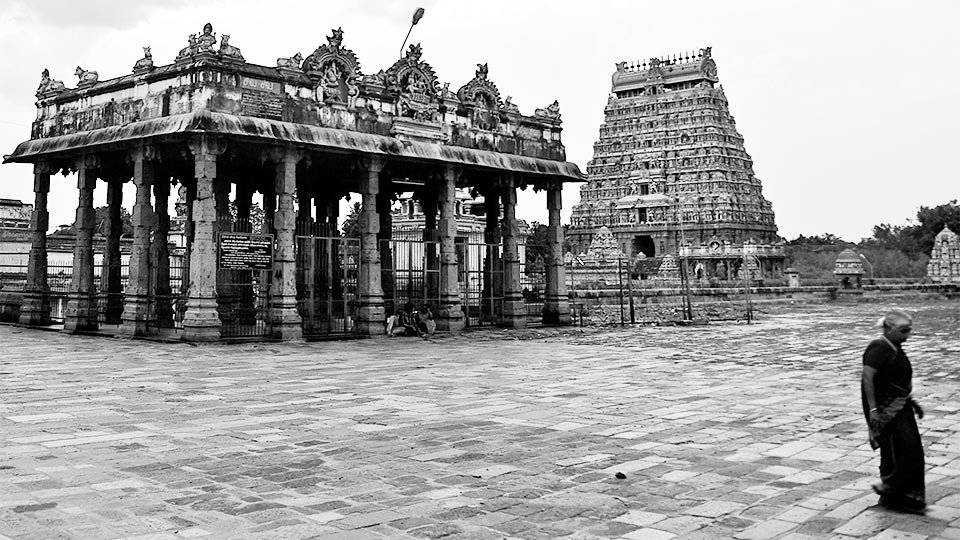 An old photo of an interior courtyard of the Chidambaram Temple