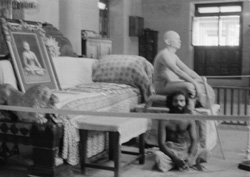 The clay model that was later turned into a granite statue of Bhagavan