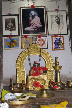 The interior of Swami Ramanagiri's samadhi shrine
