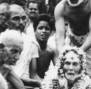 Sadhu Om (top left) attending Muruganar's funeral