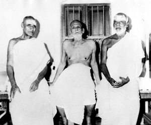 Viswnatha Swami (left) Muruganar (centre) and Kunju Swami (right)