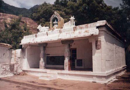 The mantapam in the The Guhai Namasivaya Temple comppound where Keerai Patti lived