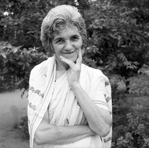 Lucia Osborne in her Tiruvannamalai garden