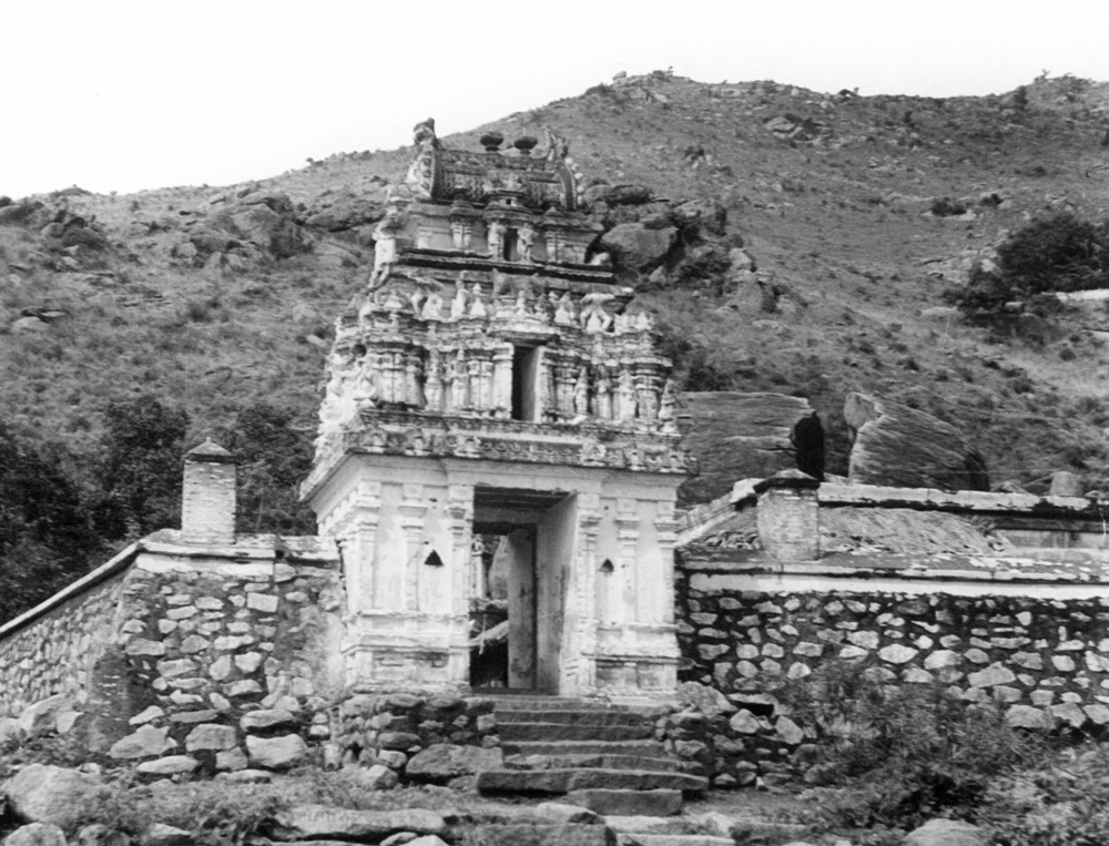 The entrance to the Guhai Namasiva Temple on the lower slopes of Arunchala