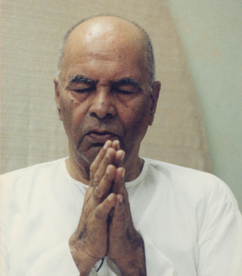 Papaji giving satsang in 1992