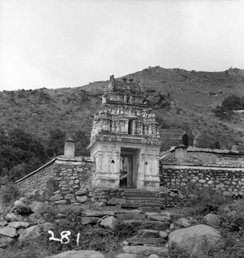 Guhai-Namasivaya-entrance.jpg